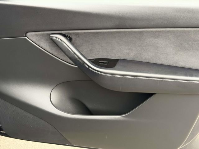 Used 2021 Tesla Model Y Long Range image 7