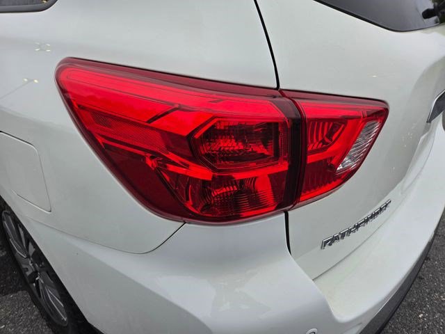 Used 2018 Nissan Pathfinder SV AWD/4WD image 15