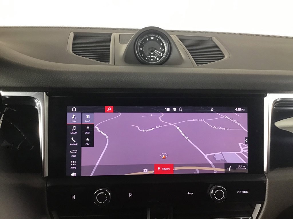 Certified 2023 Porsche Macan Turbo AWD/4WD image 31