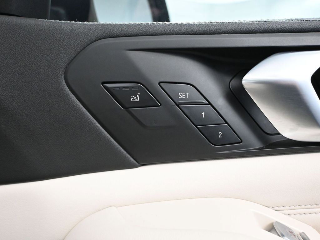 Used 2023 BMW X7 xDrive40i w/ Executive Package image 59