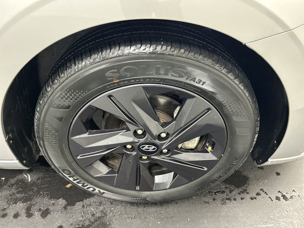Used 2023 Hyundai Elantra SEL w/ Cargo Package FWD image 8