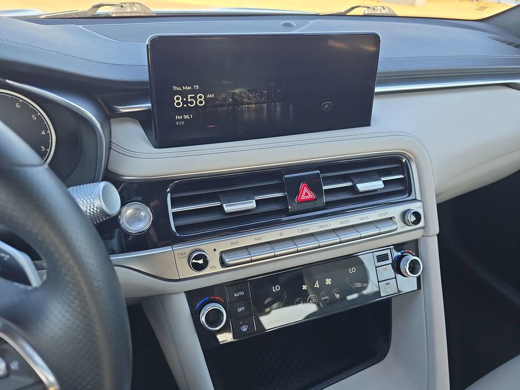 Used 2025 Genesis G70 2.5T image 20