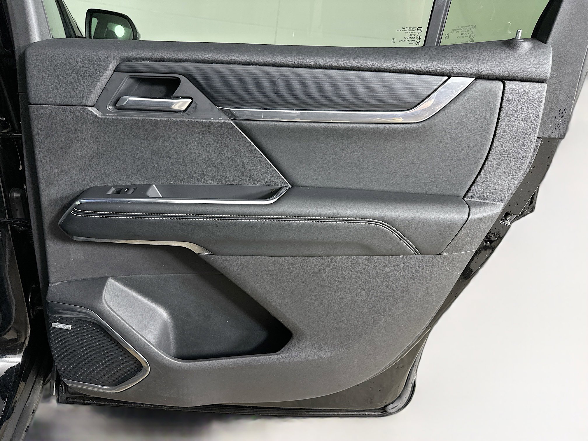 Used 2025 GMC Acadia Elevation image 32