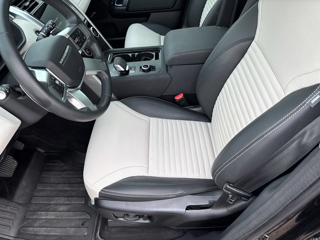 Used 2025 Land Rover Discovery S AWD/4WD image 26