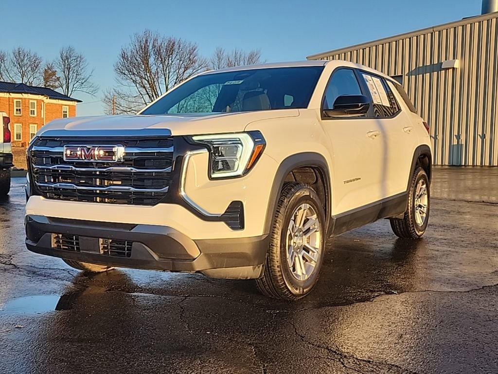 Used 2025 GMC Terrain Elevation image 3