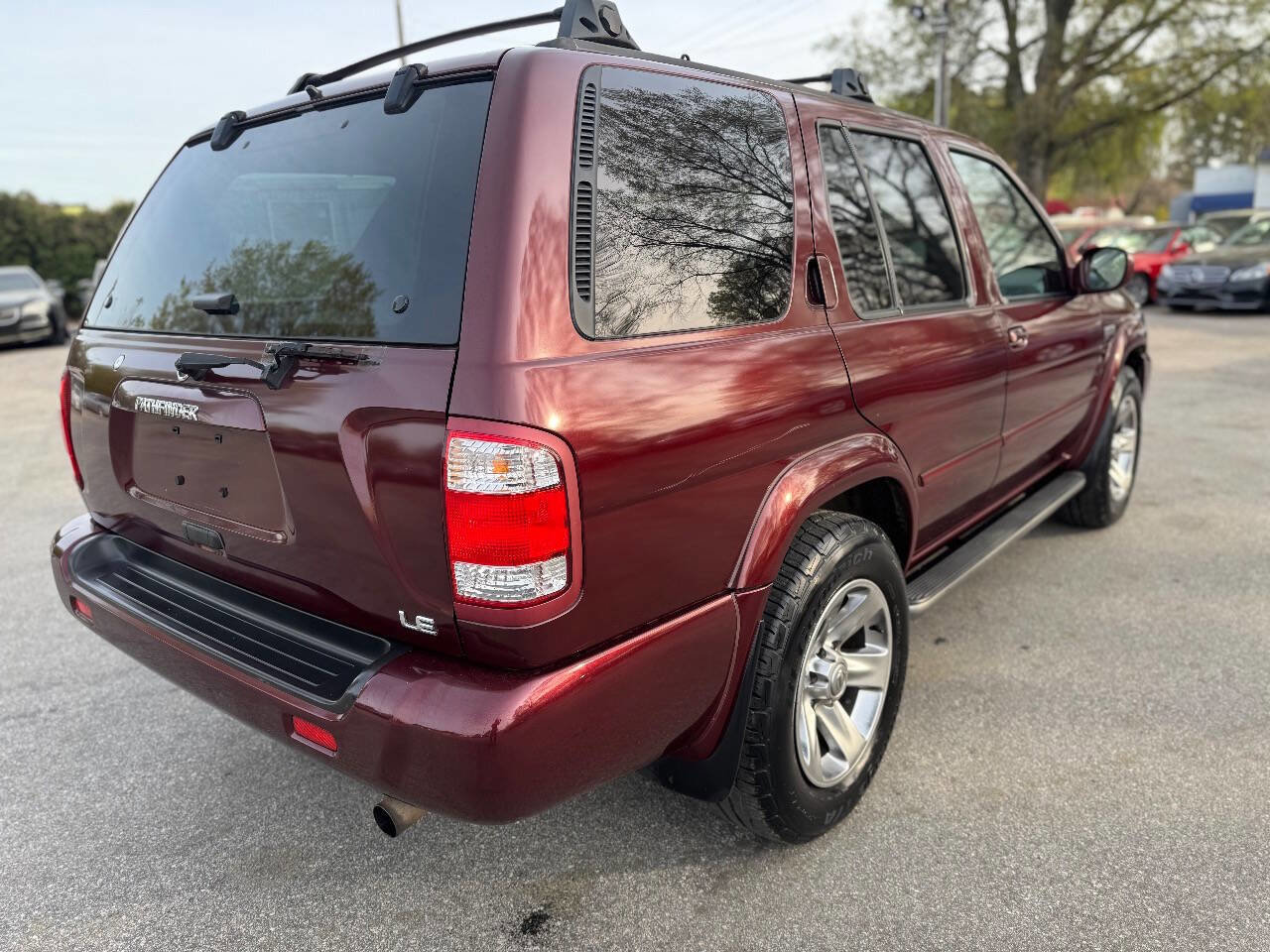 Used 2004 Nissan Pathfinder LE Platinum image 3