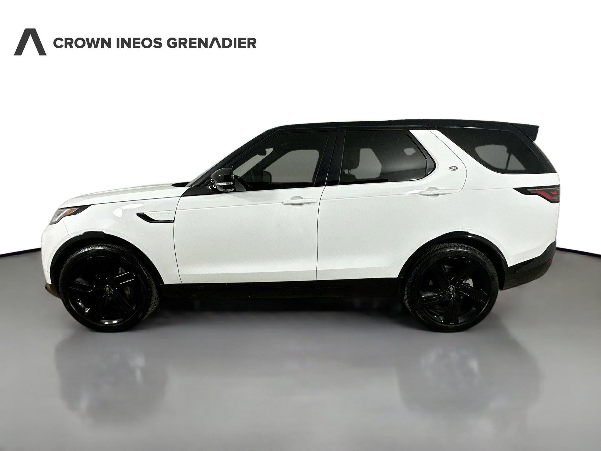 Used 2024 Land Rover Discovery Dynamic SE AWD/4WD image 8