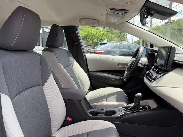 Used 2025 Toyota Corolla LE FWD image 25