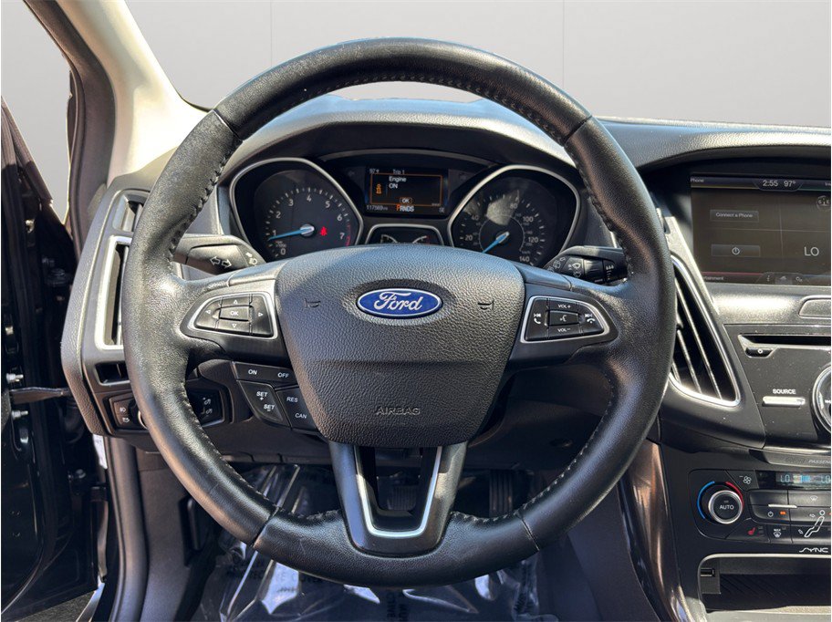 Used 2015 Ford Focus Titanium FWD image 20