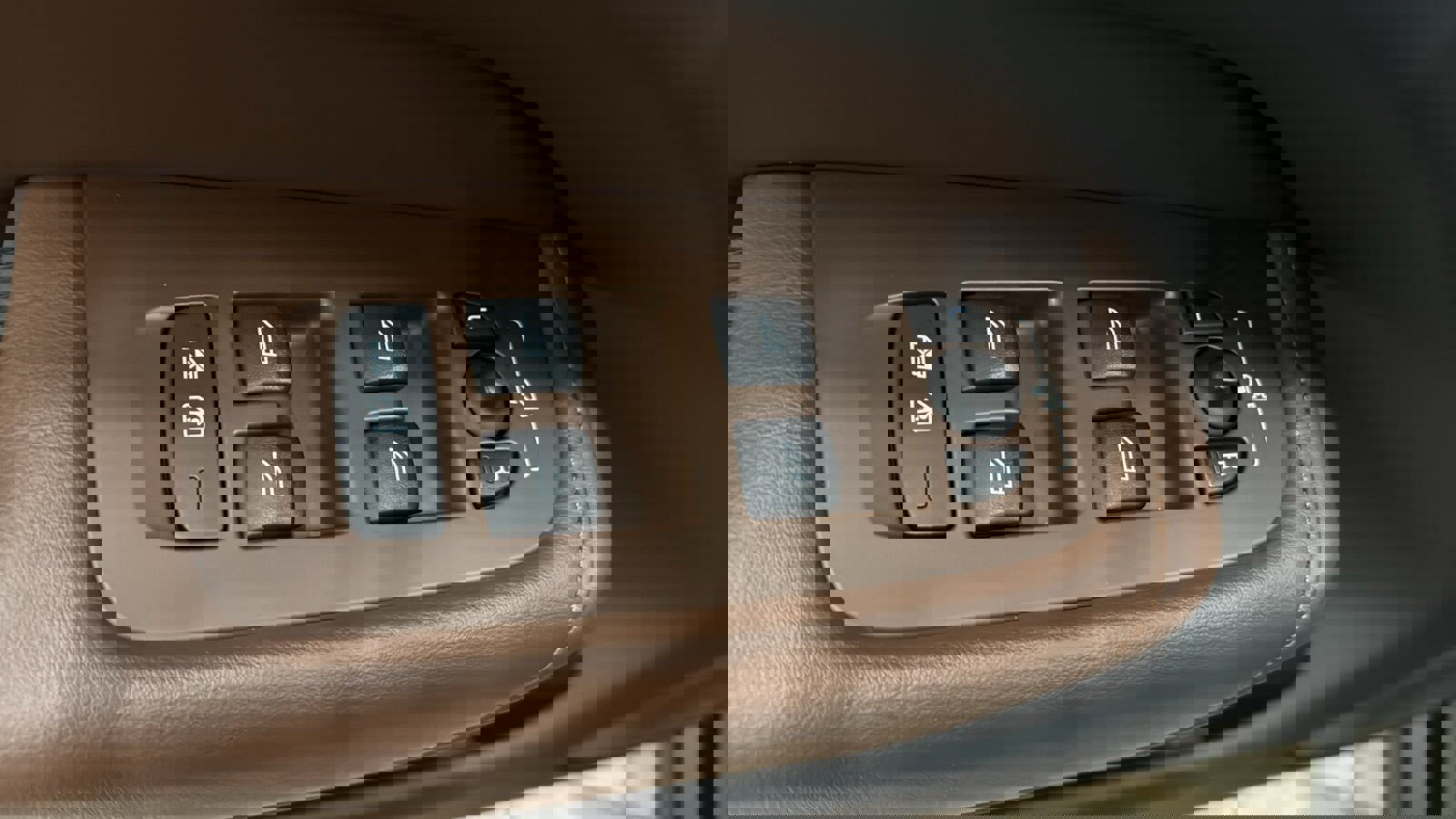 Certified 2023 Volvo XC60 B5 Plus w/ Climate Package image 23