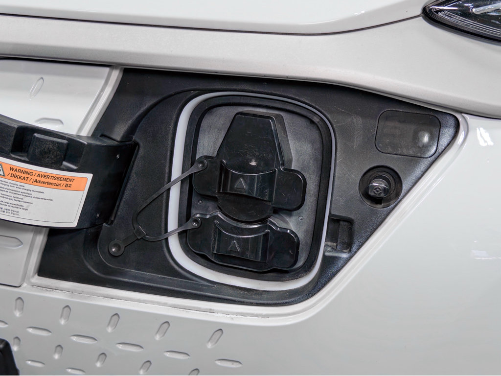 Used 2021 Hyundai Kona Limited FWD image 5