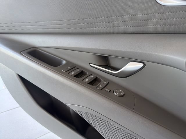 Used 2024 Hyundai Elantra SEL FWD image 20