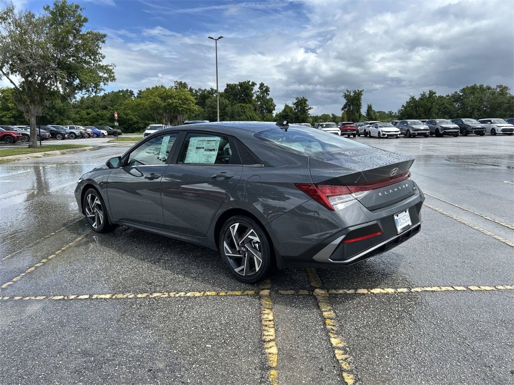 New 2025 Hyundai Elantra Limited image 12