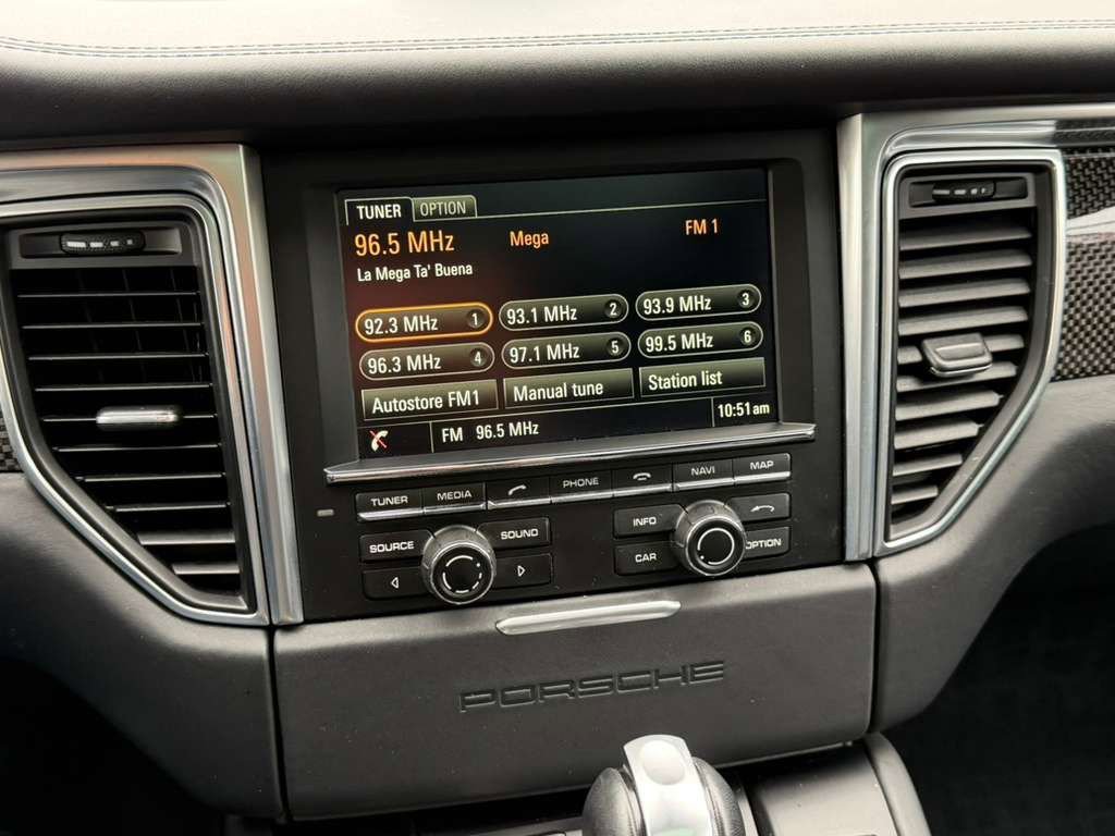 Used 2016 Porsche Macan Turbo image 28