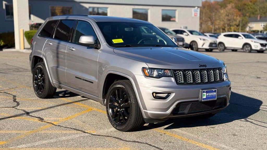 Used 2019 Jeep Grand Cherokee Altitude AWD/4WD image 9