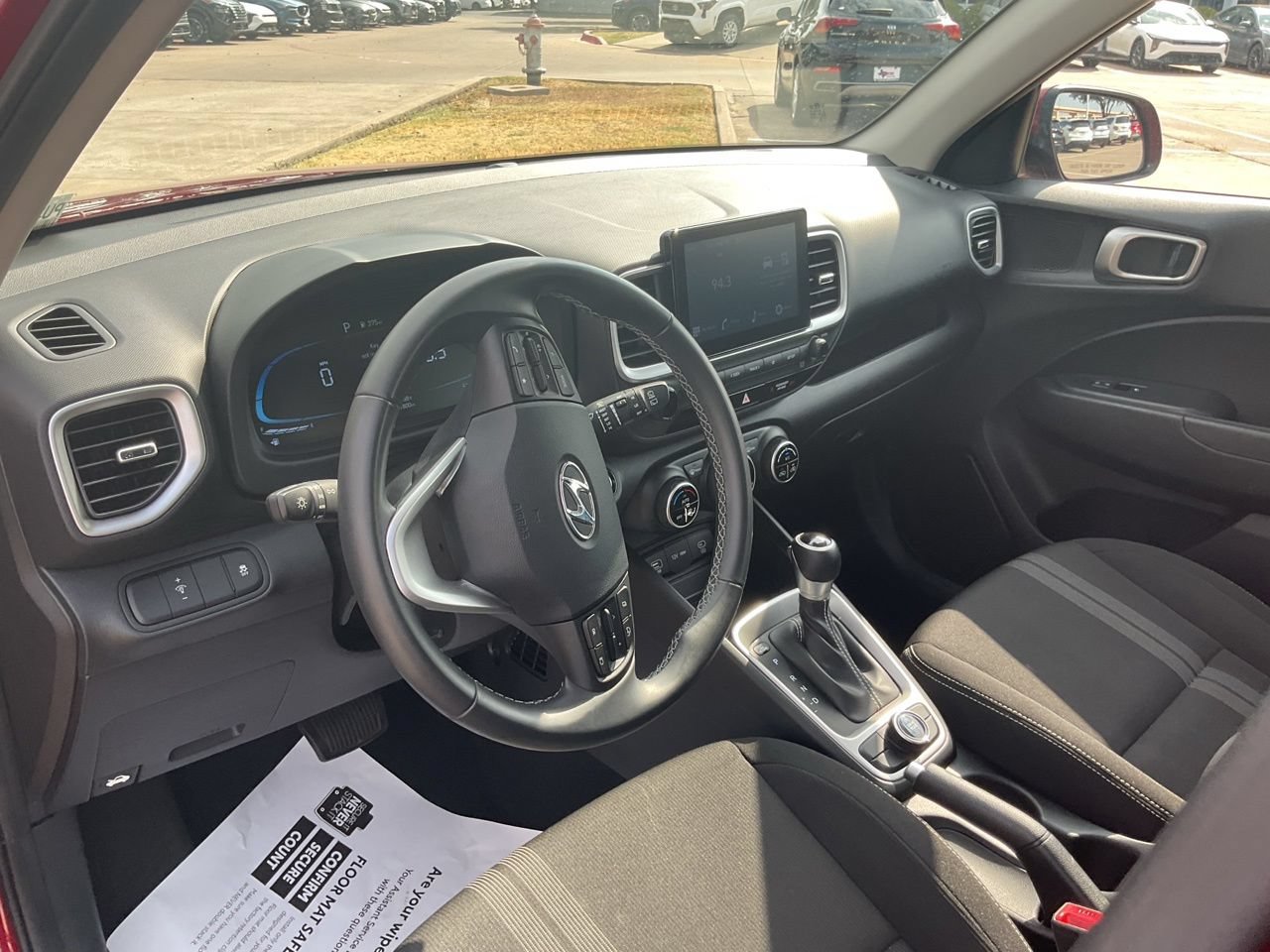 Used 2025 Hyundai Venue SEL FWD image 11