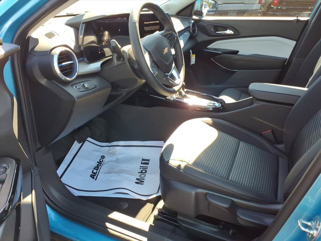 New 2026 Chevrolet Trax LT w/ LT Convenience Package FWD image 11