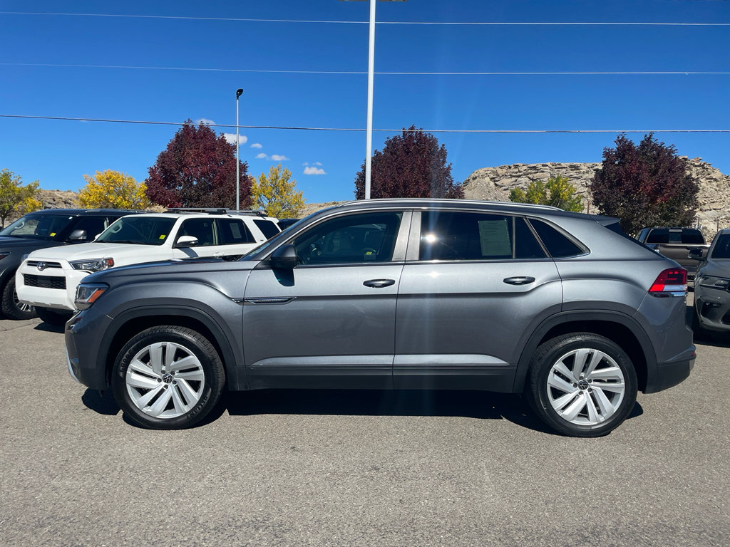 Used 2022 Volkswagen Atlas Cross Sport SE image 2