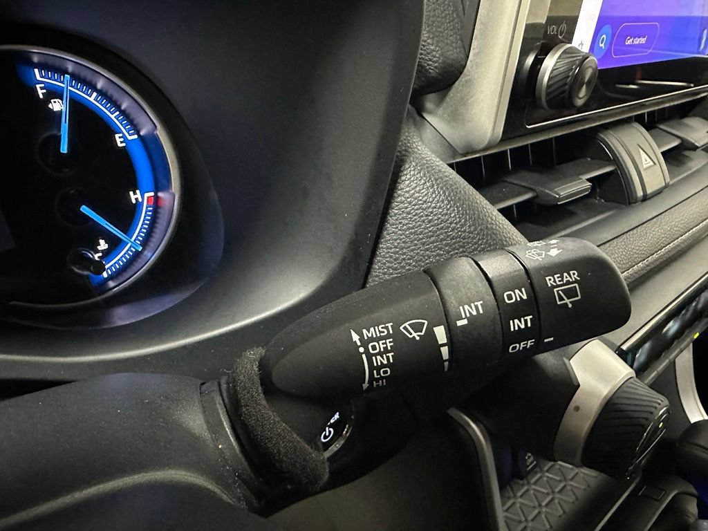 Used 2025 Toyota RAV4 XLE AWD/4WD image 22