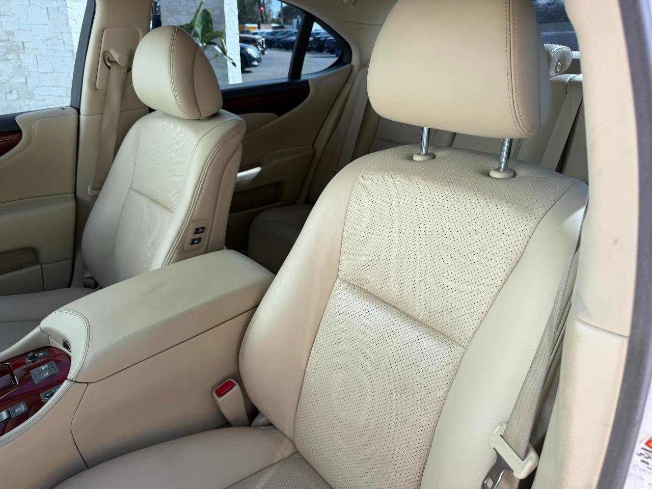 Used 2011 Lexus LS 460 AWD w/ Comfort Pkg image 25