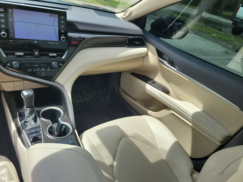 Used 2021 Toyota Camry XLE w/ Navigation Package FWD image 31