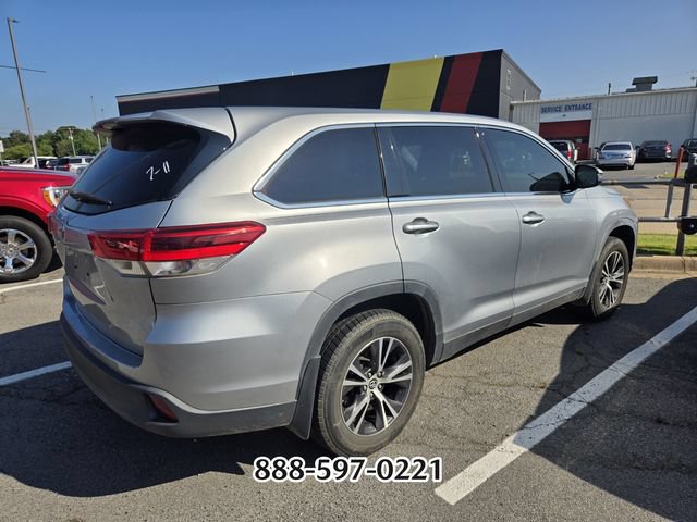Used 2019 Toyota Highlander LE FWD image 7