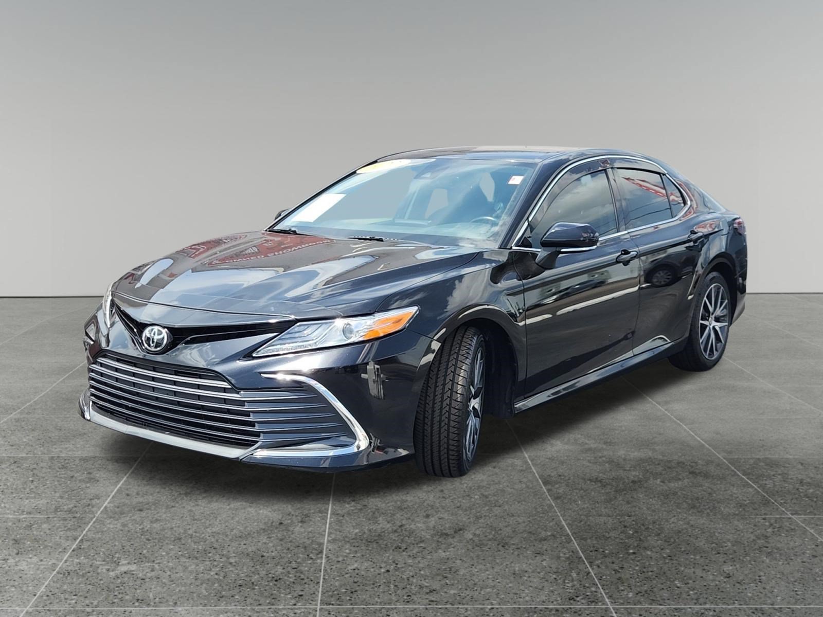 Certified 2022 Toyota Camry XLE FWD image 3