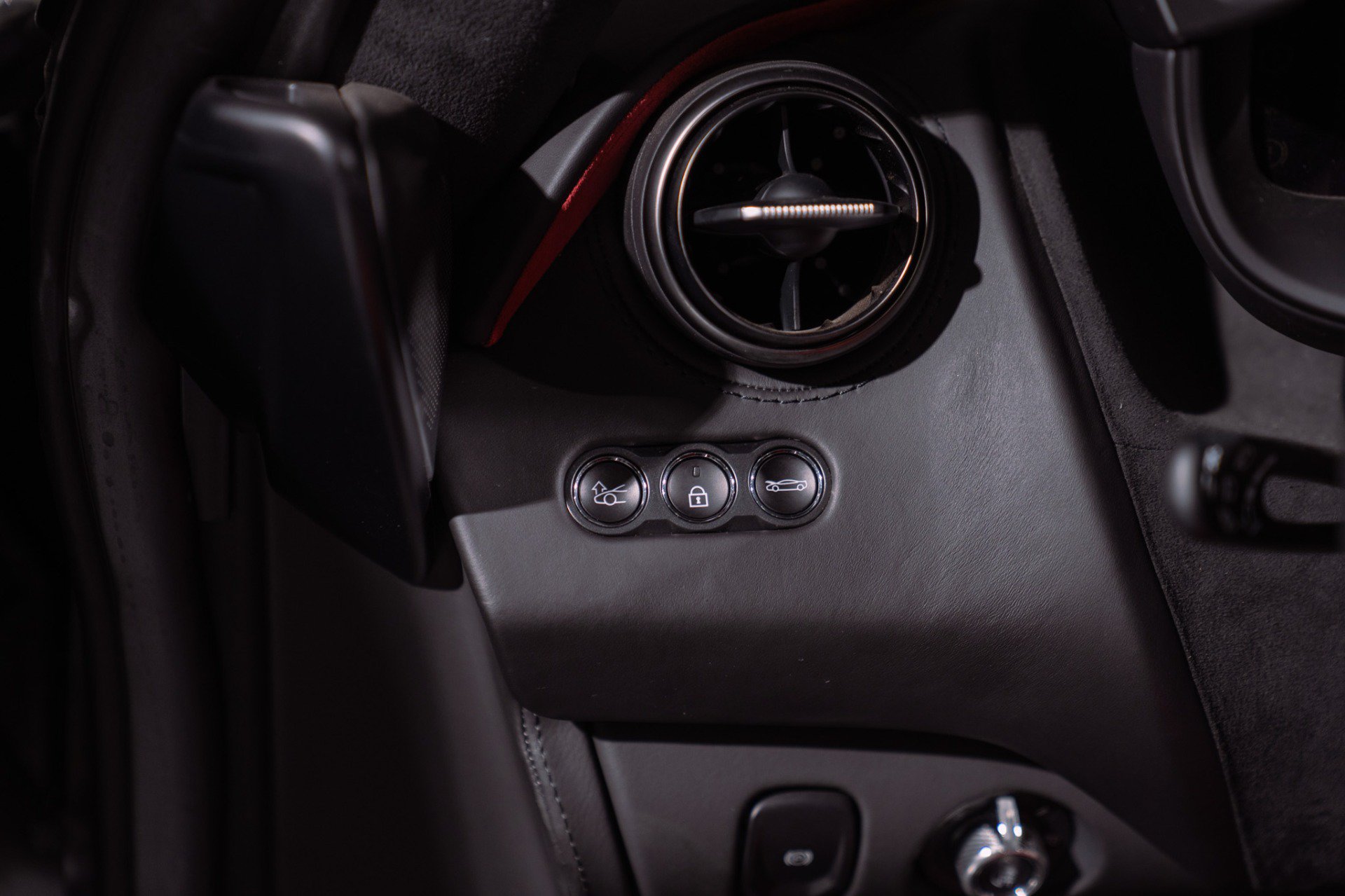 Used 2024 McLaren 750S Spider RWD image 49