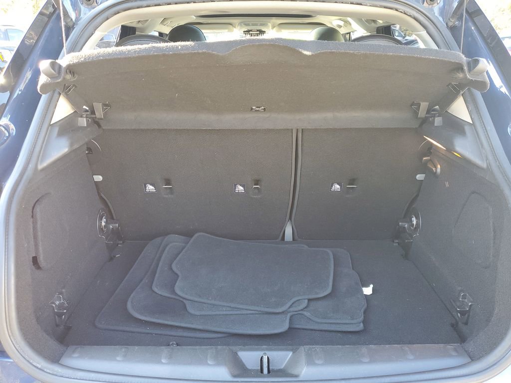 Used 2017 MINI Cooper 4-Door Hardtop image 8