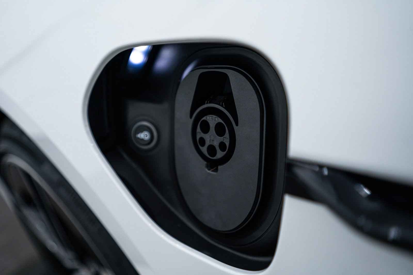 New 2025 Porsche Taycan 4S image 24