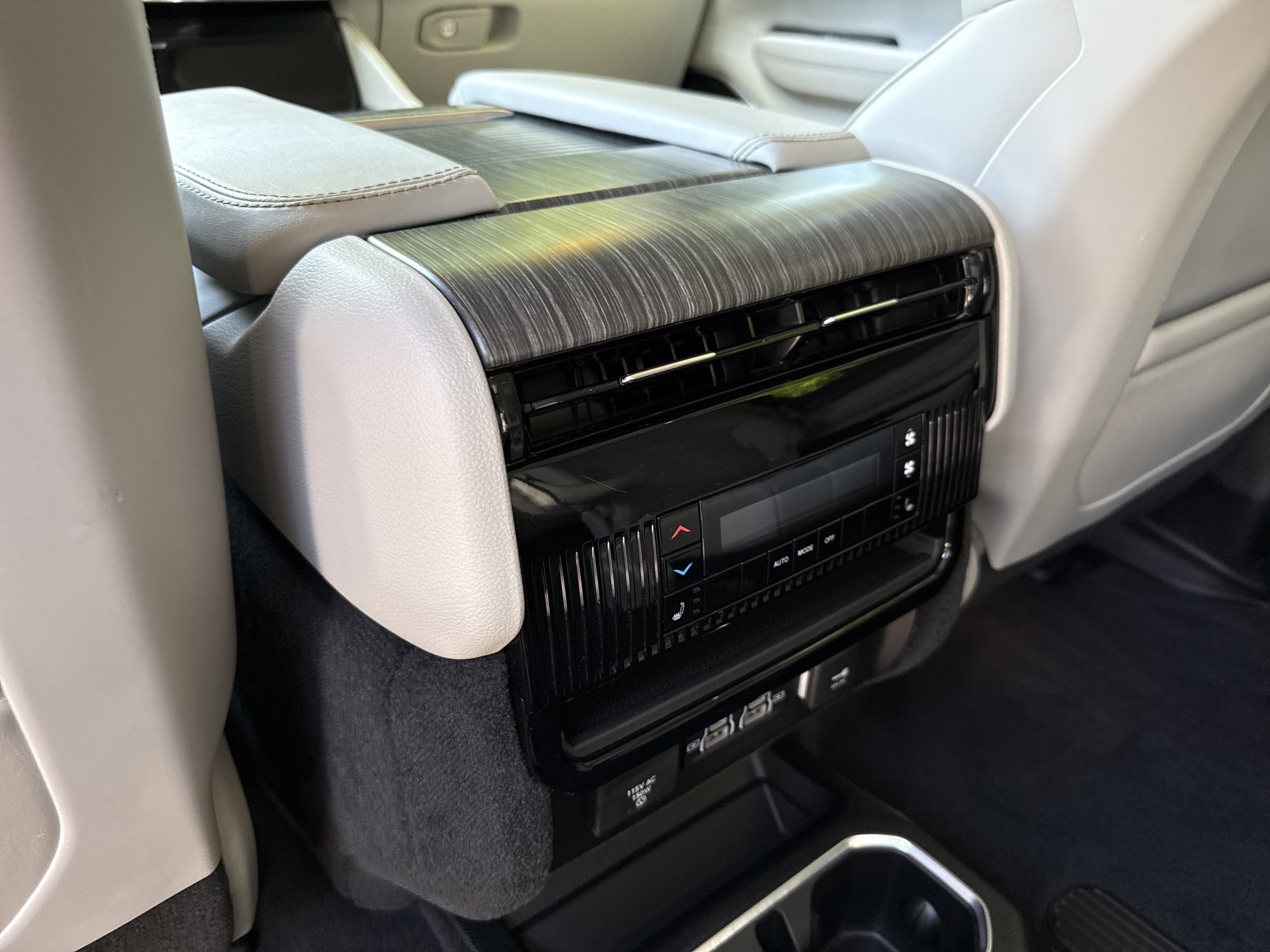 Used 2024 Jeep Wagoneer Series II w/ Premium Group I RWD image 25