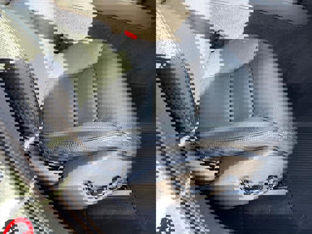 Used 2018 Volvo XC60 T6 Momentum w/ Convenience Package image 7