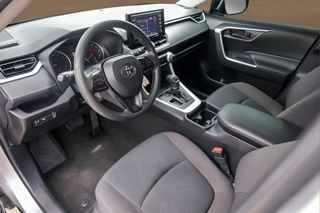 Used 2021 Toyota RAV4 LE FWD image 10
