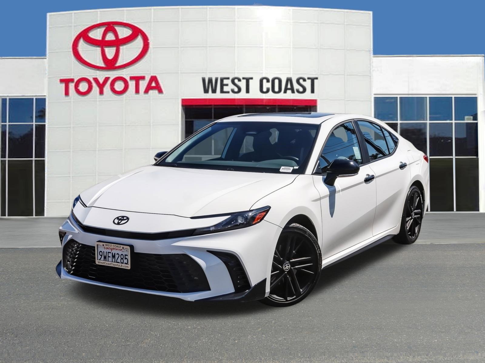 Used 2026 Toyota Camry Hybrid w/ Multimedia Upgrade Package image 1