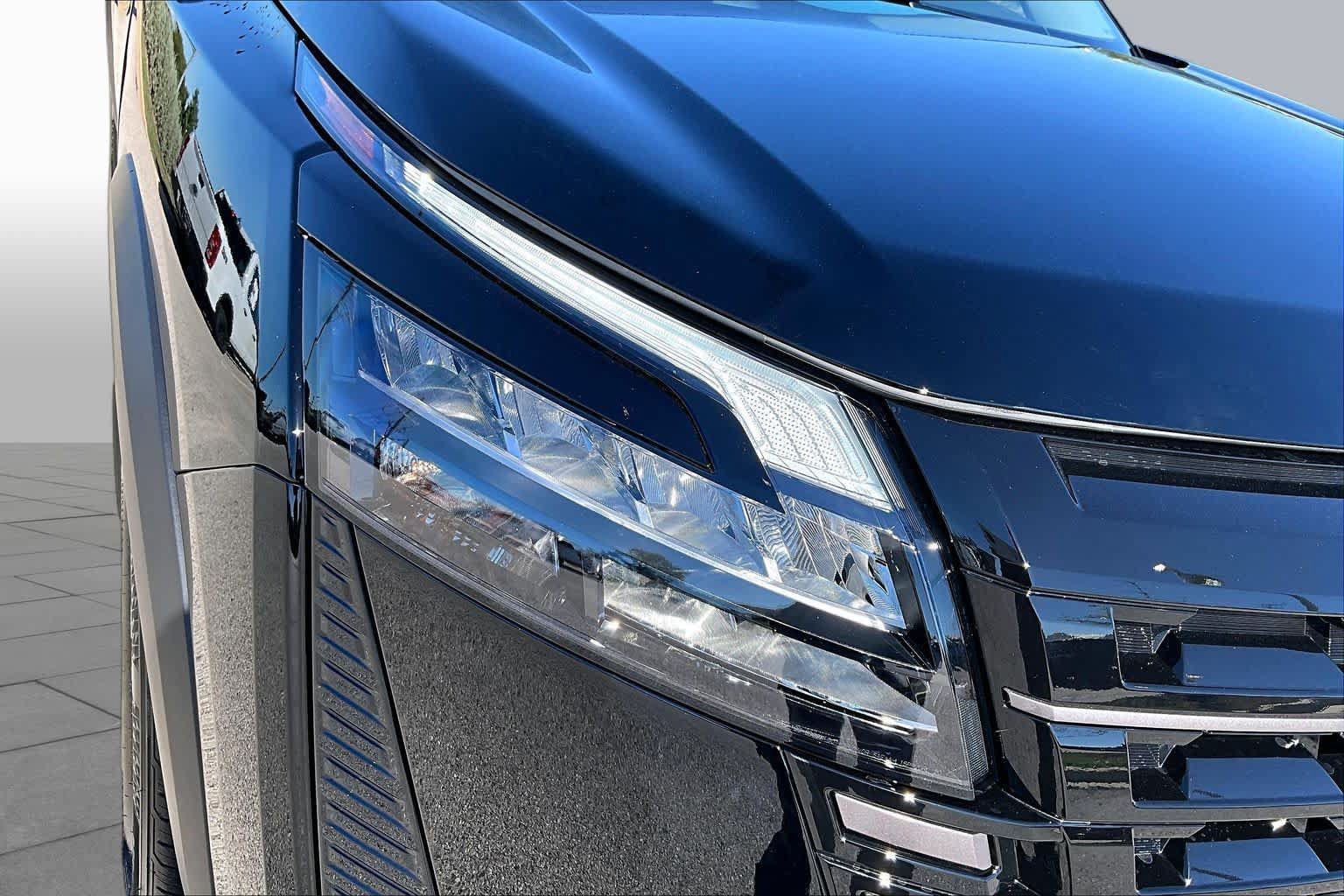 New 2026 Nissan Pathfinder SL FWD image 13