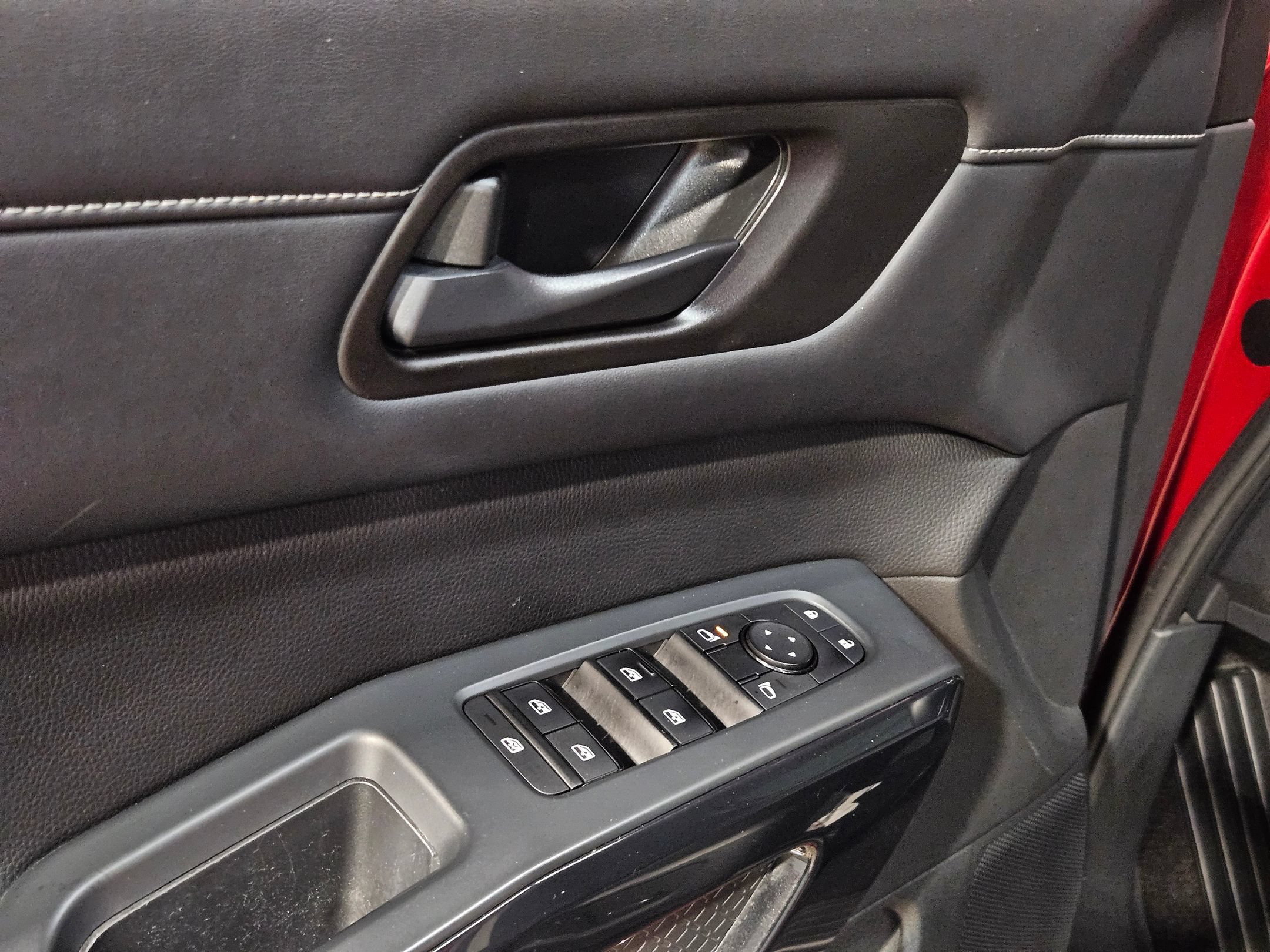 Used 2023 Nissan Pathfinder SV AWD/4WD image 21