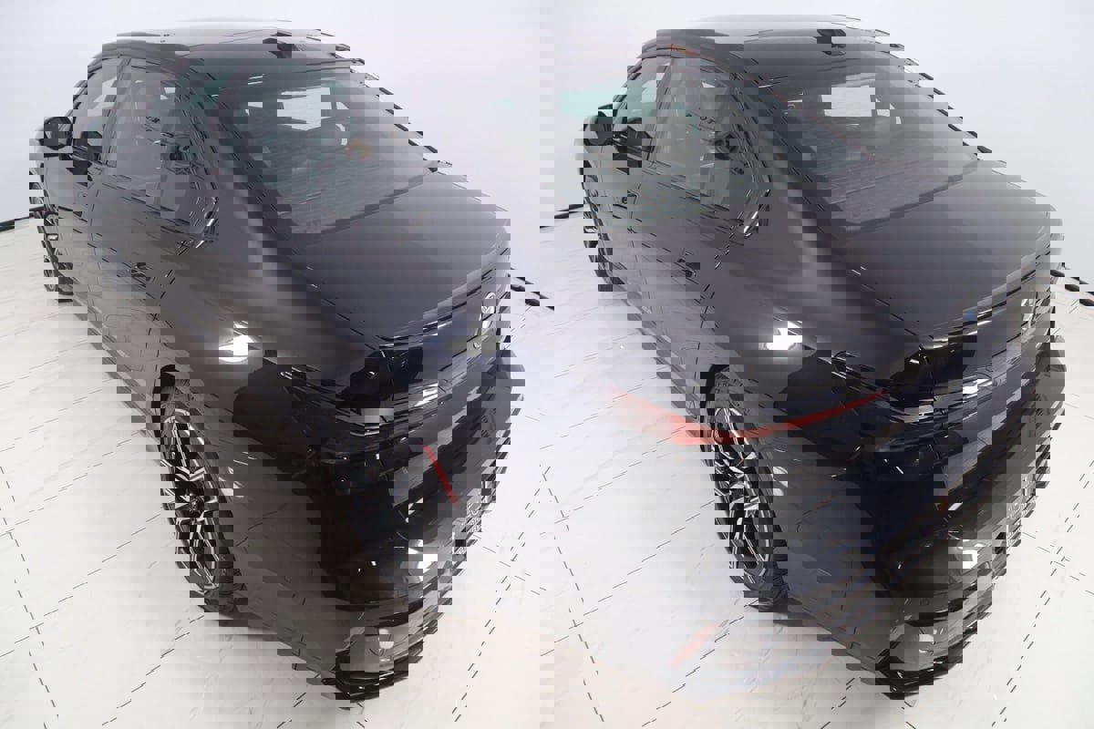 Used 2023 BMW 740i w/ Parking Assistance Package image 32