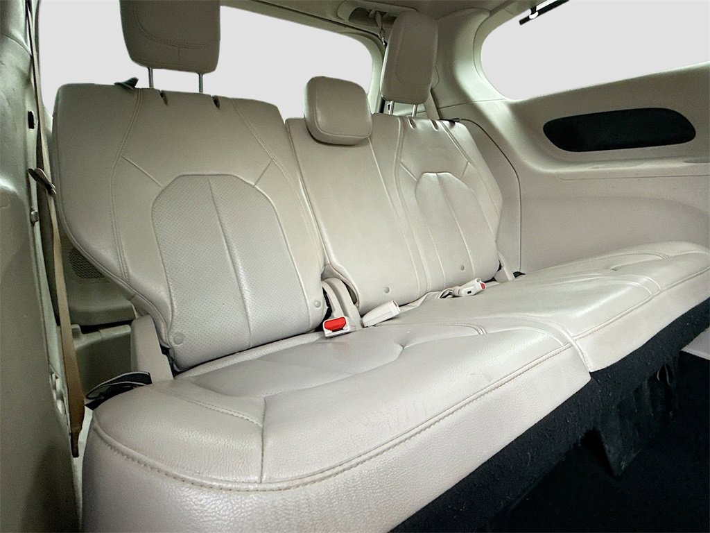 Used 2021 Chrysler Pacifica Touring-L image 29