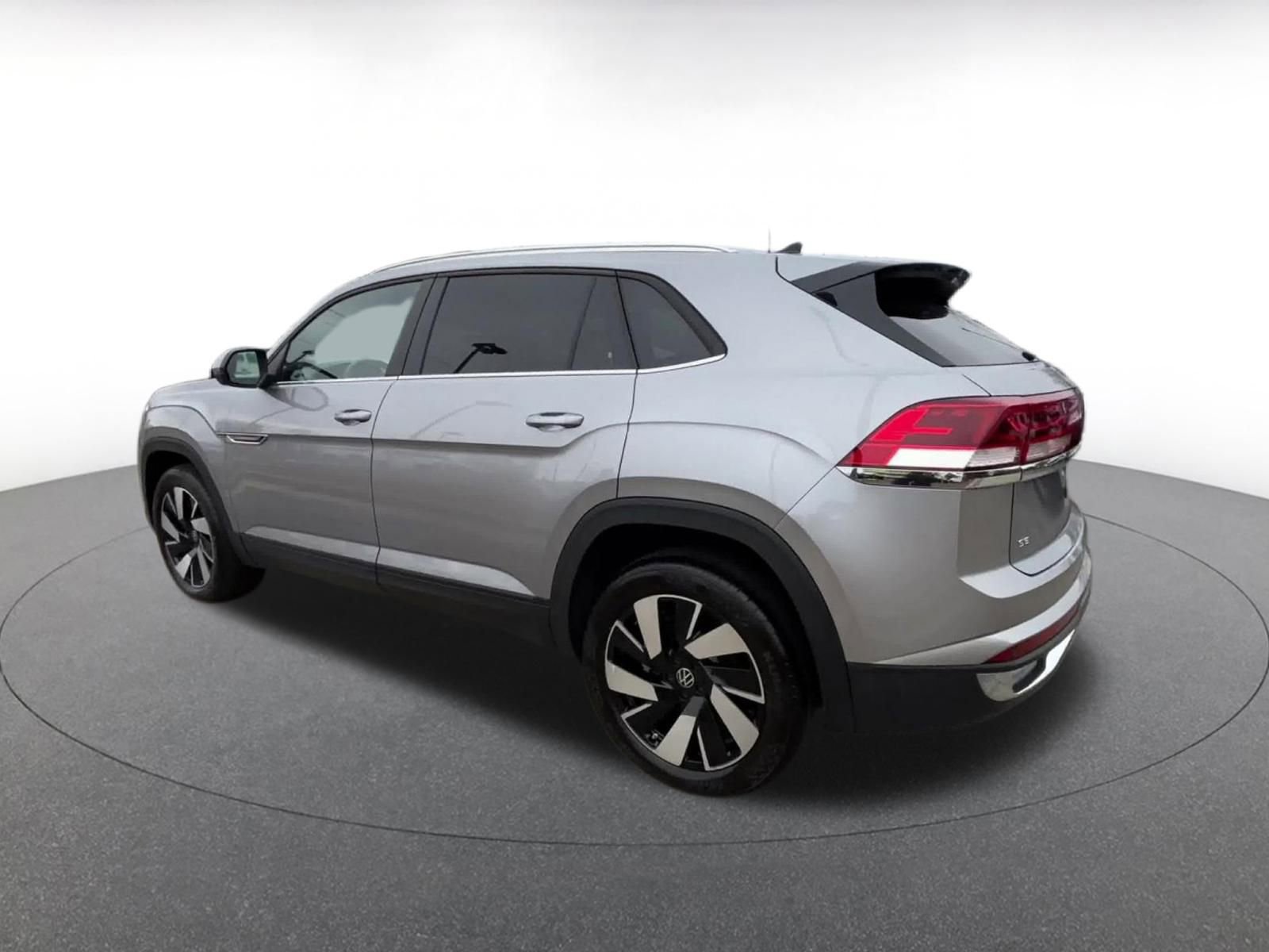 Used 2025 Volkswagen Atlas Cross Sport SE image 10