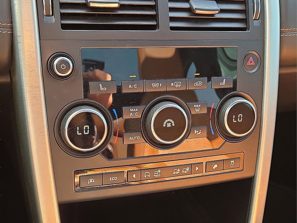 Used 2017 Land Rover Discovery Sport HSE Luxury image 29