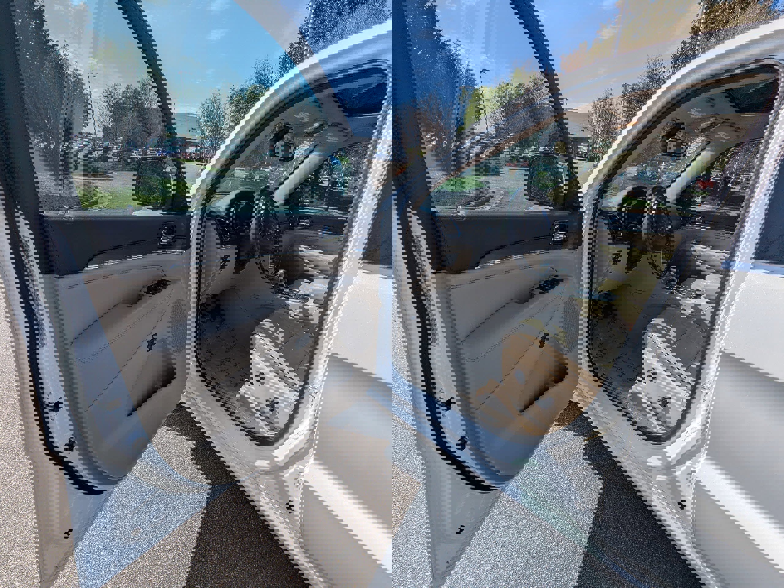 Used 2021 Jeep Grand Cherokee Overland image 9