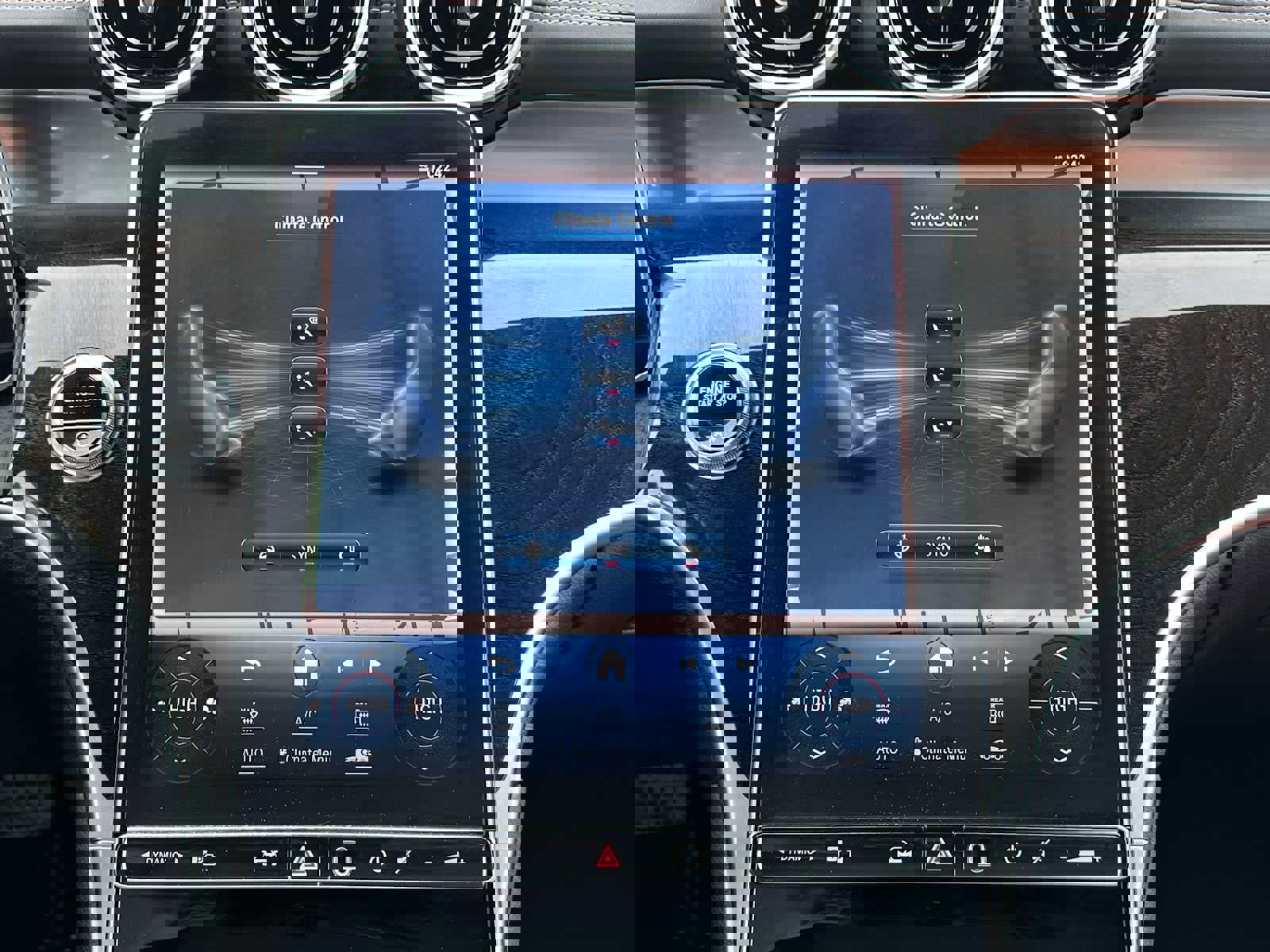 Used 2024 Mercedes-Benz GLC 300 4MATIC image 27