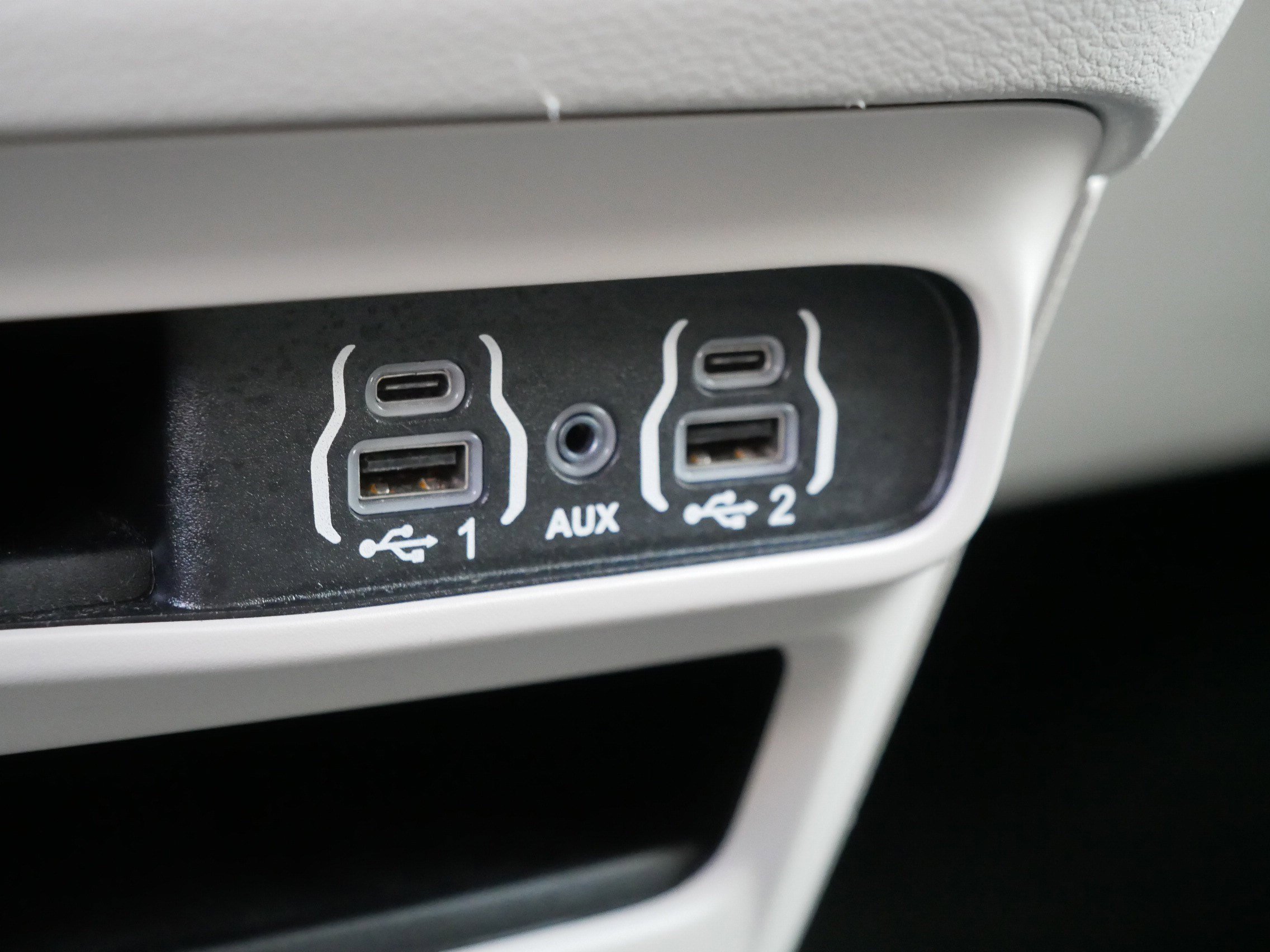 Used 2023 Chrysler Pacifica Touring-L FWD image 31