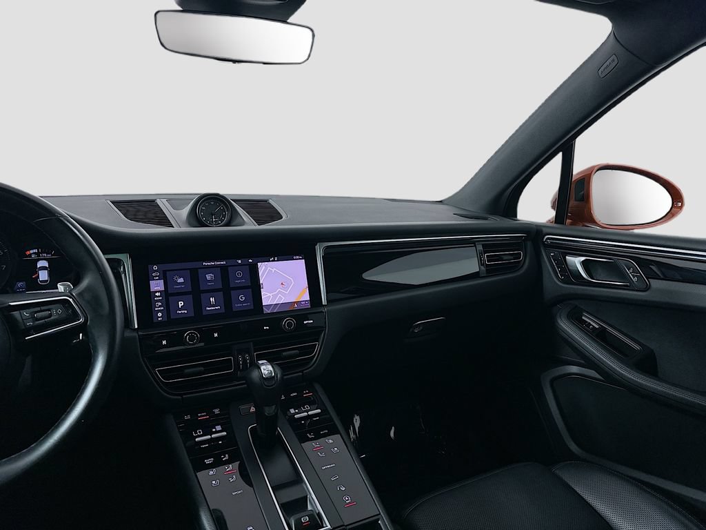 Certified 2022 Porsche Macan AWD/4WD image 26