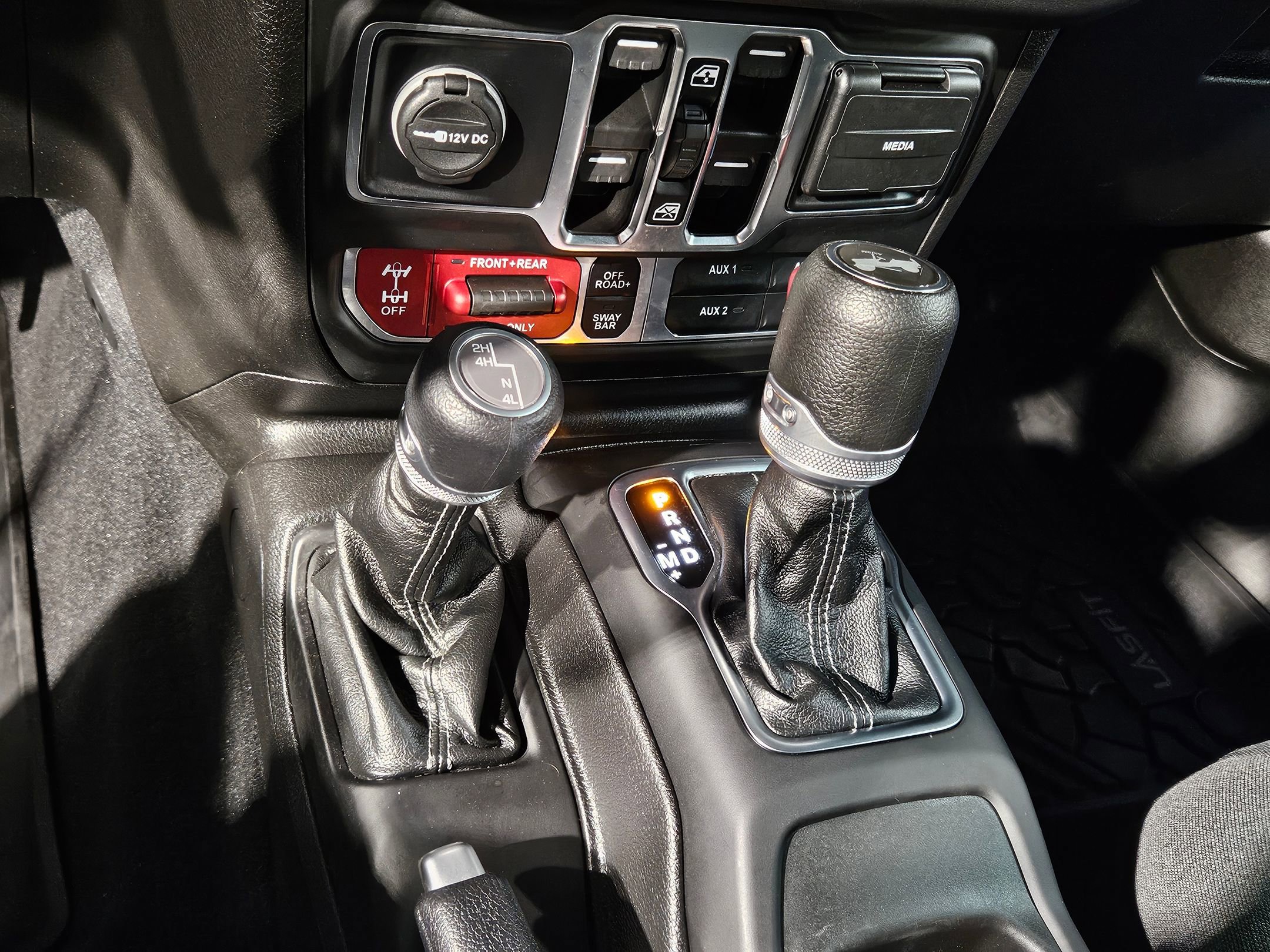 Used 2024 Jeep Wrangler Unlimited Rubicon w/ Technology Group AWD/4WD image 33