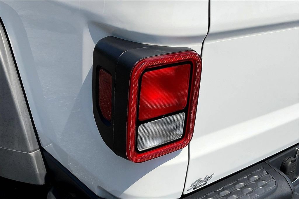 Used 2020 Jeep Gladiator Rubicon w/ Trailer Tow Package AWD/4WD image 27