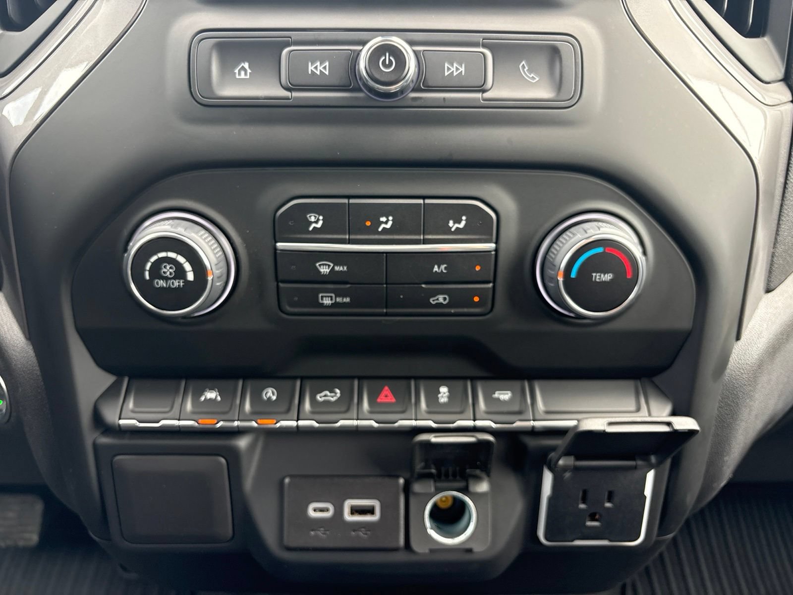 Used 2024 Chevrolet Silverado 1500 Custom RWD image 22