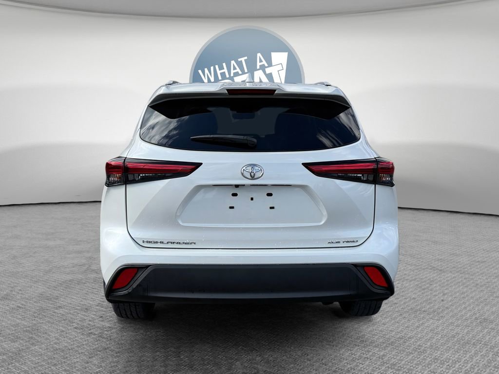 Used 2023 Toyota Highlander XLE image 5