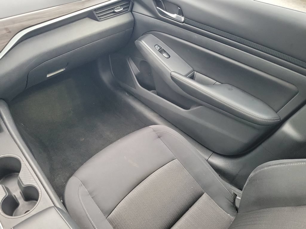 Used 2025 Nissan Altima 2.5 SV FWD image 12