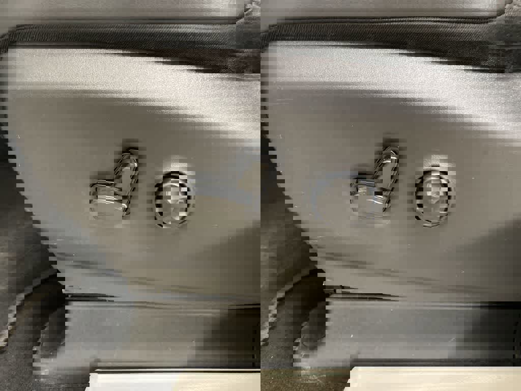 Used 2023 Chrysler Pacifica Touring-L image 13